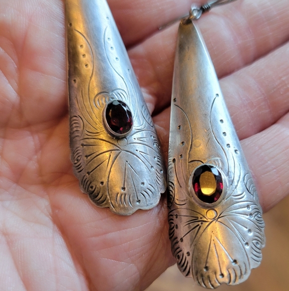Vintage Native American Handcrafted Sterling Silver Garnet Earrings 3" - Picture 10 of 10